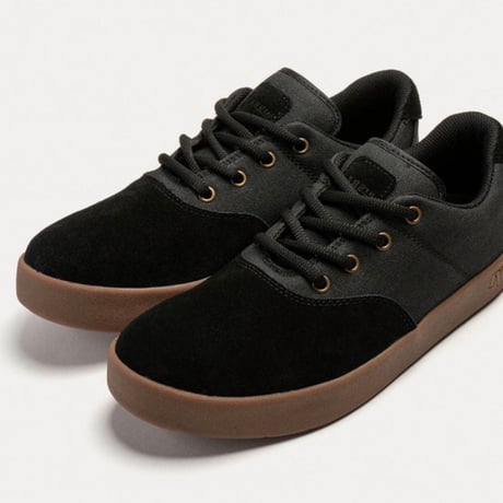 AREth "PLUG" (Black/Gum)