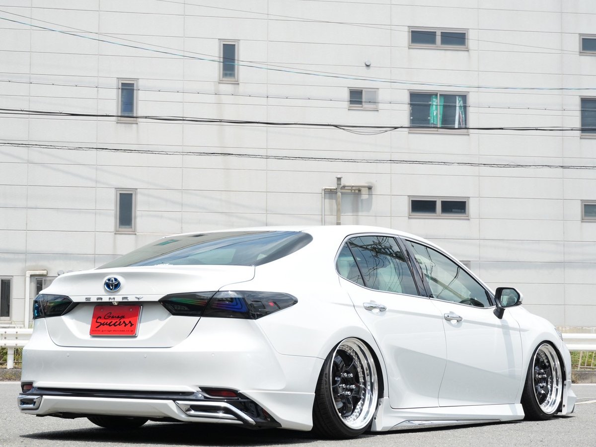 TOYOTA AXVH70 カムリ RGB可変色 L字テールランプ オープニング