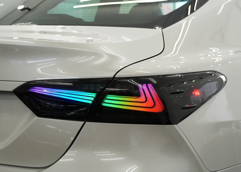 カムリ　70 テールランプ　社外　RGB TOYOTA AXVH70 カムリ RGB可変色 L字テールランプ オープニング