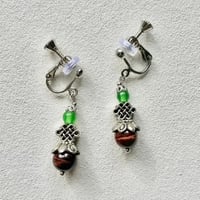 ཟབ་མོ། ZABMO — 深く｜グリーンメノウ×レッドタイガーアイ イヤリング