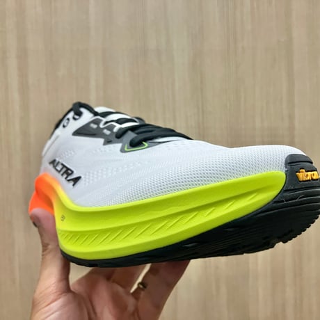 ALTRA TORIN 9 M WHITEBLACKSAFETYYELLOW/トーリン 9 メンズ ホワイトブラックセーフティイエロー