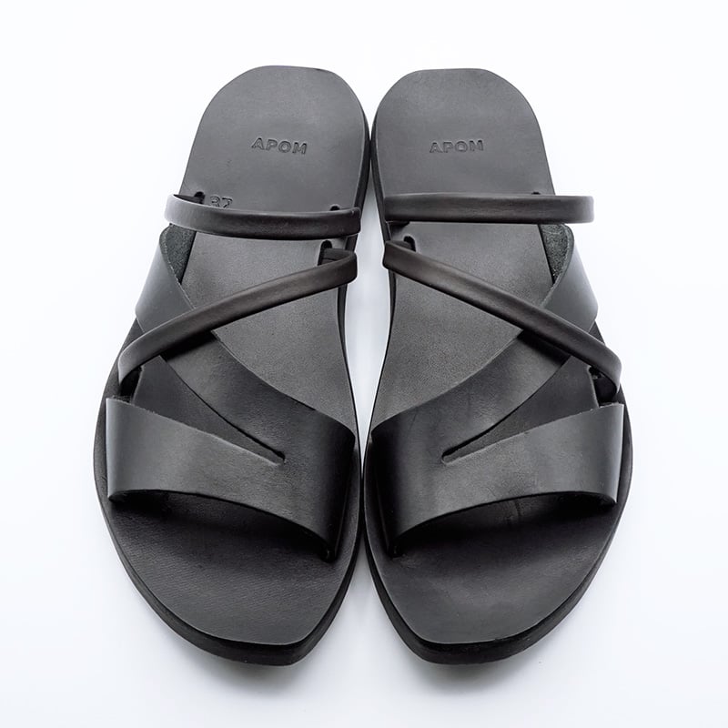 ストラップフラットサンダル 20 ブラック｜APOM364 | APOM ONLINE STO
