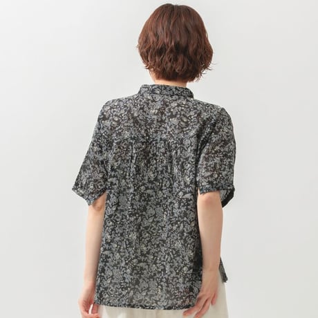 綿100%　コットンボイル　爽やか　花柄プリント　ブラウス　【ブラック】　M~Lサイズ