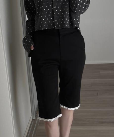 frill hem capri pants