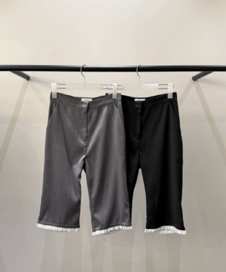 frill hem capri pants
