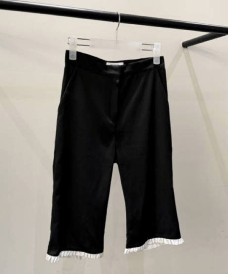 frill hem capri pants