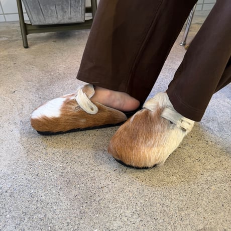 JAWANDI / GOAT FUR CLOG SANDAL