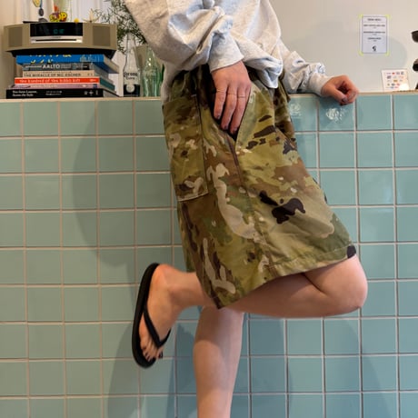 oddment / LAUNDRY CAMO SHORTS