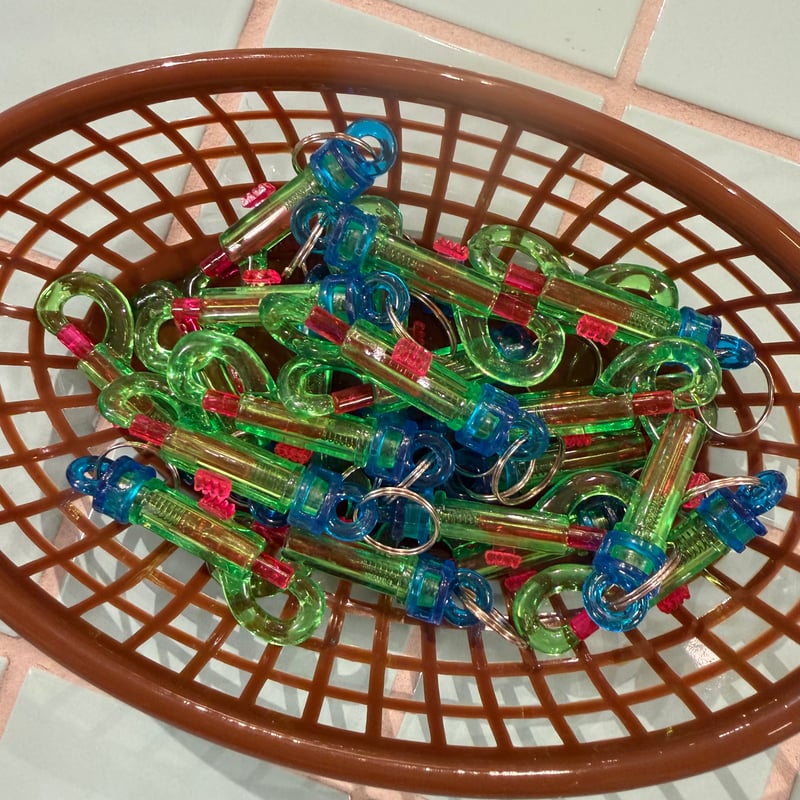 DEAD STOCK ACCESSORIES / 80s PLASTIC KEY RING |