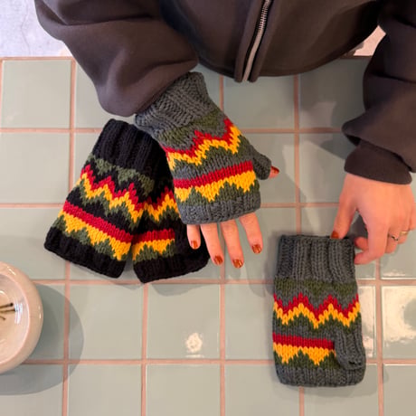Lakhays / ZIG ZAG RASTA ARM WARMER
