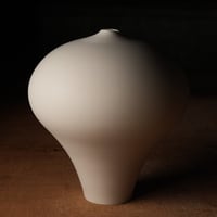 白磁花入梅瓶 / 内田智裕 TOMOHIRO UCHIDA