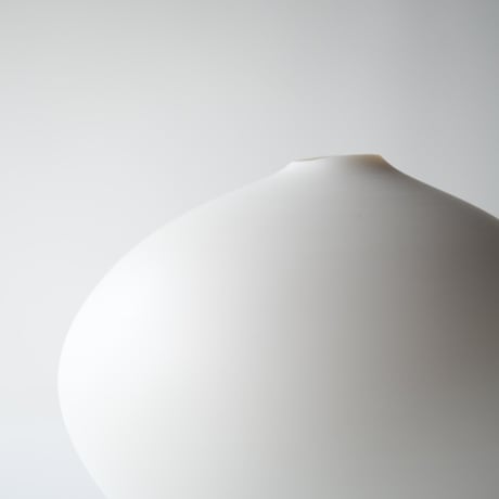 白磁花入梅瓶 / 内田智裕 TOMOHIRO UCHIDA