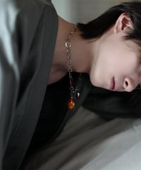 琥珀と銀のネックレス