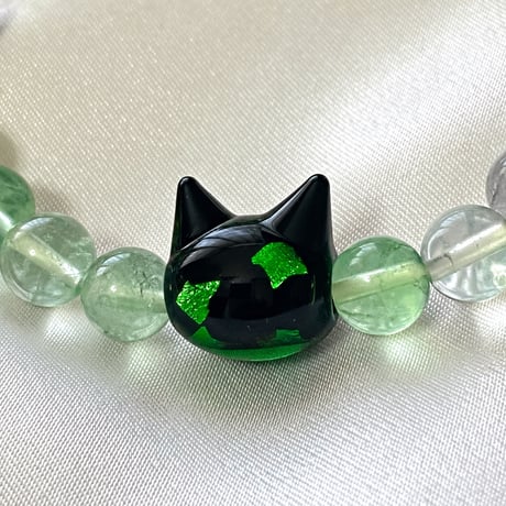 【大人からお子様まで】ホタルガラス（猫玉）の天然石ブレスレット｜天然グリーンフローライト