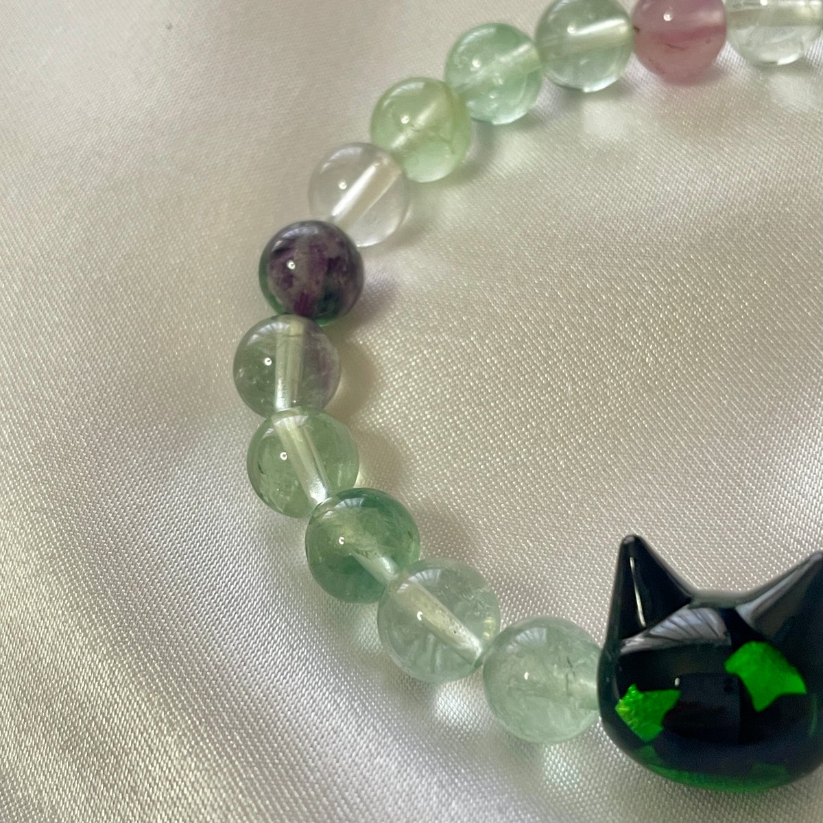 RMC*ﾎﾟｯﾍﾟﾏﾏ様♡♡お花畑と猫 天然石ブレスレット 大人からお子様まで】ホタルガラス（猫玉）の天然石ブレスレット｜天然