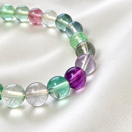 【大人からお子様まで】ホタルガラス（猫玉）の天然石ブレスレット｜天然グリーンフローライト