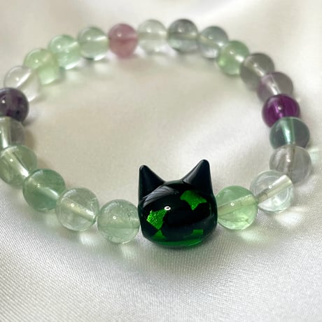 【大人からお子様まで】ホタルガラス（猫玉）の天然石ブレスレット｜天然グリーンフローライト