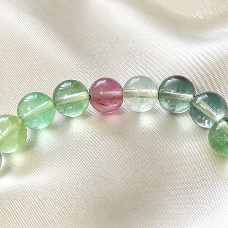 【大人からお子様まで】ホタルガラス（猫玉）の天然石ブレスレット｜天然グリーンフローライト