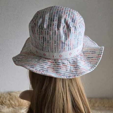 ★自分らしくアレンジ hat ★約60.5㎝★レッドイカリ柄×カラー英文字