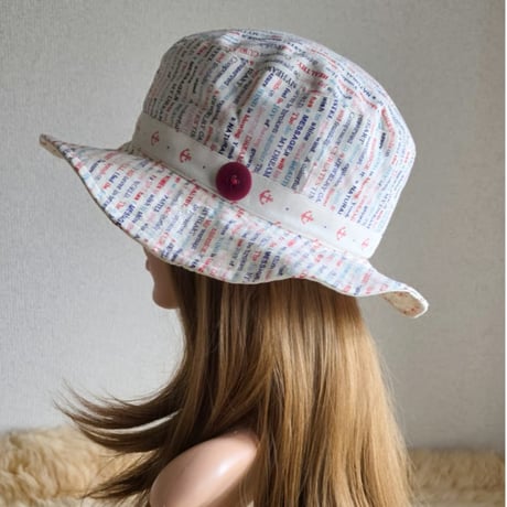 ★自分らしくアレンジ hat ★約60.5㎝★レッドイカリ柄×カラー英文字