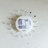 ガラスのまち針  窓