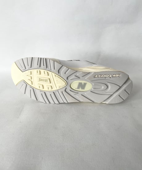 DEAD STOCK New Balance 990 V2 / Sea Salt