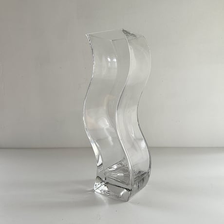 curved wave vase 80-90s