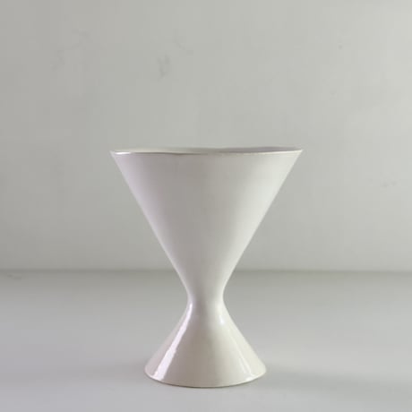 <AYA COURVOISIER> goblet SOURCE-white