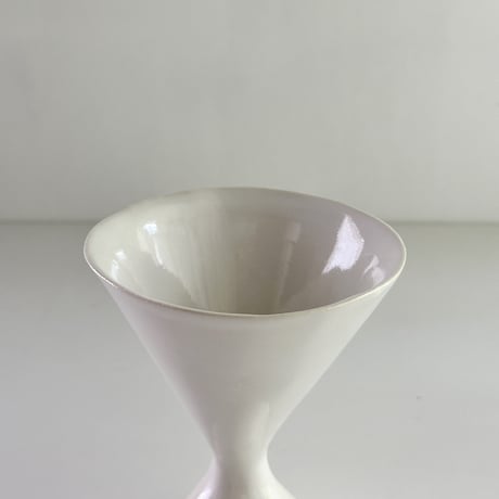 <AYA COURVOISIER> goblet SOURCE-white
