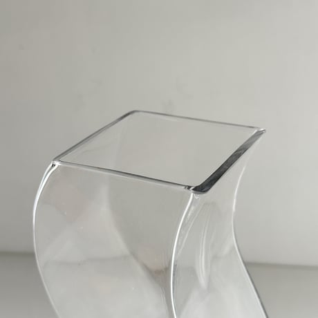 curved wave vase 80-90s
