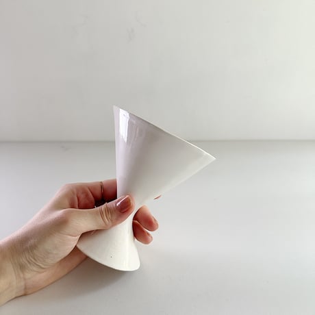 <AYA COURVOISIER> goblet SOURCE-white