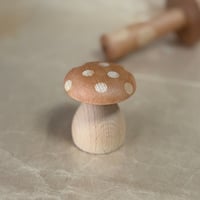 ⑦ ダーニングギャザリング2026　　　ダーニングマッシュルーム「オリジナルのミニキノコ作り」　９月２６日（土）10:00－11:30（A）