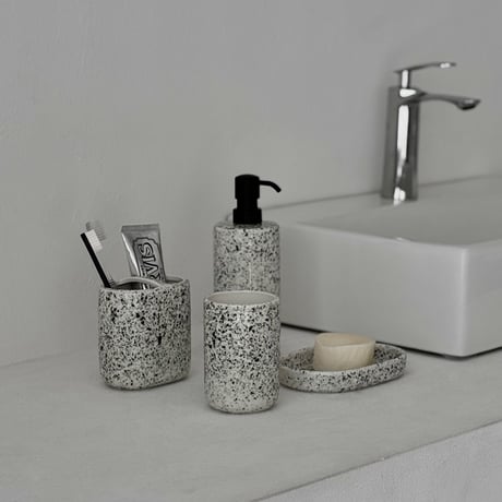 予約販売11月中旬～11月下旬頃発送予定　toiletries-03007　stone texture バスルームアクセサリー 4点セット