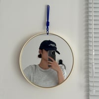 予約販売9月上旬～9月中旬頃発送予定　mirror-03176　カラーストラップ ラウンドウォールミラー 直径26cm