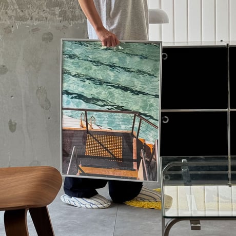 予約販売9月中旬～9月下旬頃発送予定　poster-03198　Poolside View シルバーフレーム付き ポスター 70×50cm