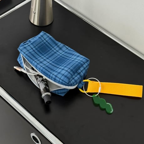 【一部予約商品】　pouch-03011　ストラップ ＆ キーホルダー付き チェック柄 マルチポーチ ペンケース