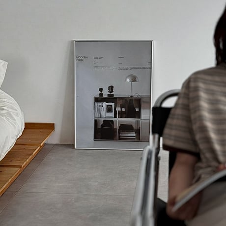 予約販売9月中旬～9月下旬頃発送予定　poster-03195　MODERN POISE シルバーフレーム付き ポスター 70×50cm