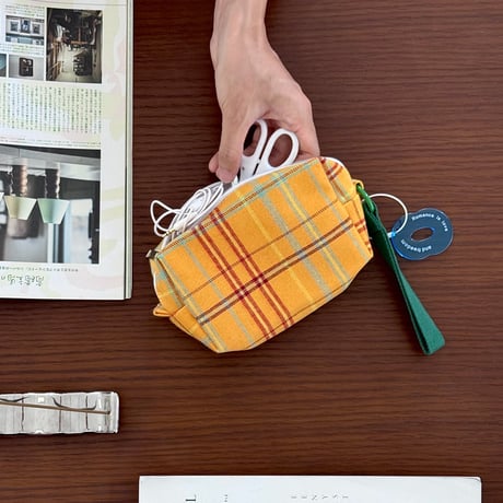 予約販売9月中旬～9月下旬頃発送予定　pouch-03011　ストラップ ＆ キーホルダー付き チェック柄 マルチポーチ ペンケース