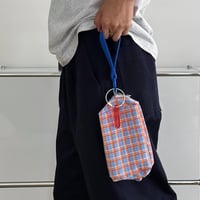【一部予約商品】　pouch-03011　ストラップ ＆ キーホルダー付き チェック柄 マルチポーチ ペンケース