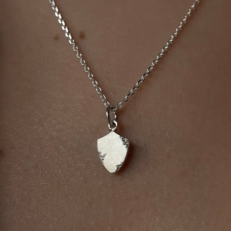 TO GARAL Madrid | "TINY SHIELD" NECKLACE