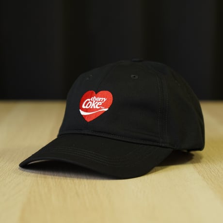 Coca-Cola・コカコーラ コットンキャップ チェリーコーク ハートロゴ刺繍 ブラック