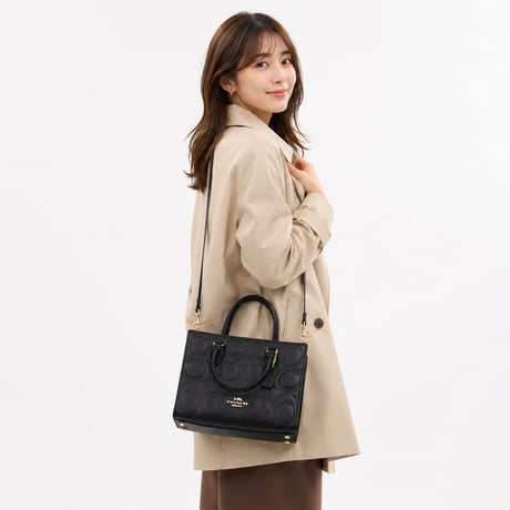 🎀COACH　マギー スモール トート バッグ・シグネチャー レザー　Y670 IMBLK