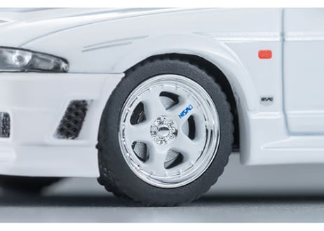 トミーテック 1/64 TLV-N305d NISMO 400R（白）