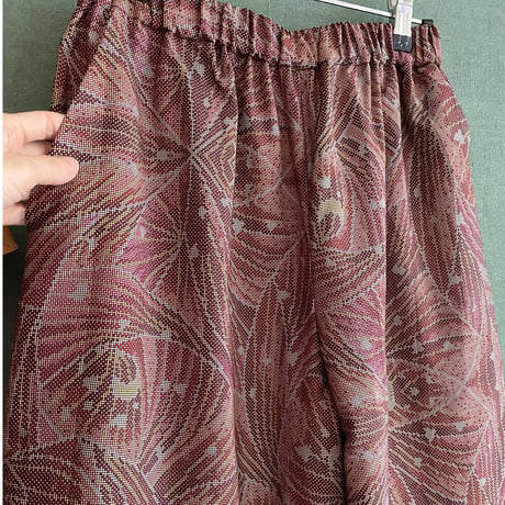 「グラフィカル紬ワイドパン」Wide-Leg Tsumugi Pants with a Graphic Print