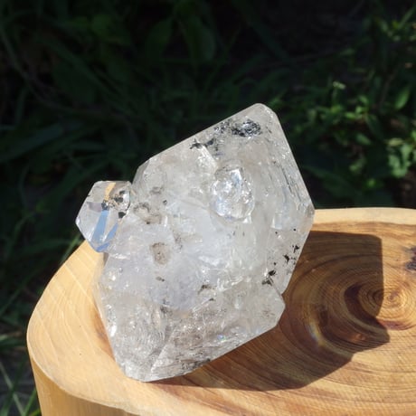 ハーキマーダイヤモンド（連結結晶、虹入り）