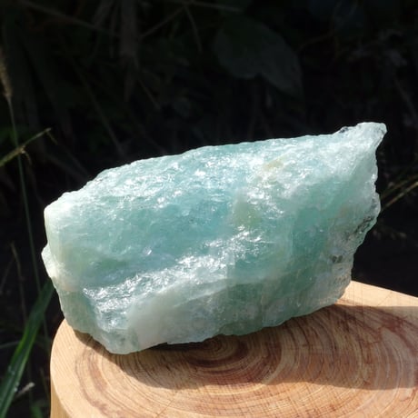 アクアマリンの原石（虹入り）