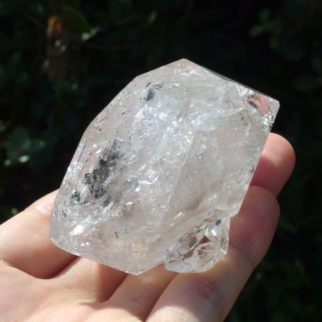 ハーキマーダイヤモンド（連結結晶、虹入り）