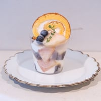 季節のフルーツトライフル〈現在は白桃〉