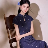 深みブルー × 白花ドット