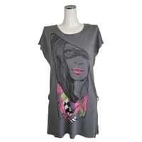 Portrait Graphic Long Top